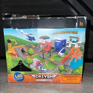 DRIVEN by Battat Build-A-City Pocket Series playset.